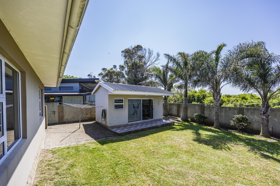 4 Bedroom Property for Sale in Sunrise On Sea Eastern Cape
